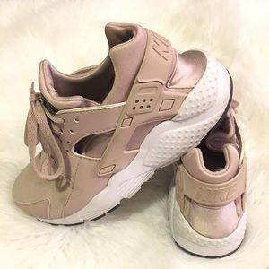 Nike Women's Air Huarache Run Shoes, Size: 6.5